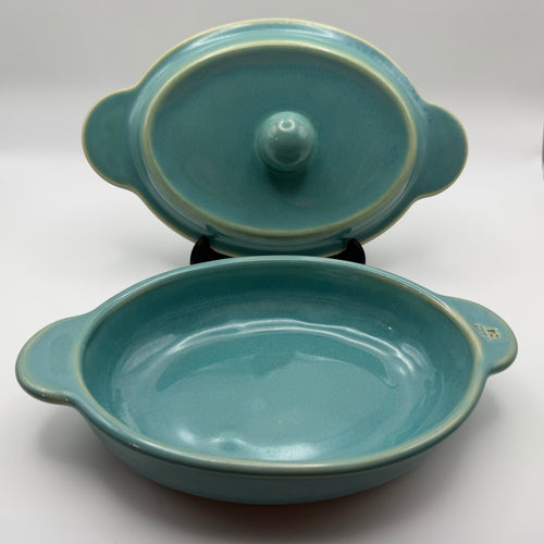 Casserole dish in Light Turquise w/ Lid (1-2 portion size)