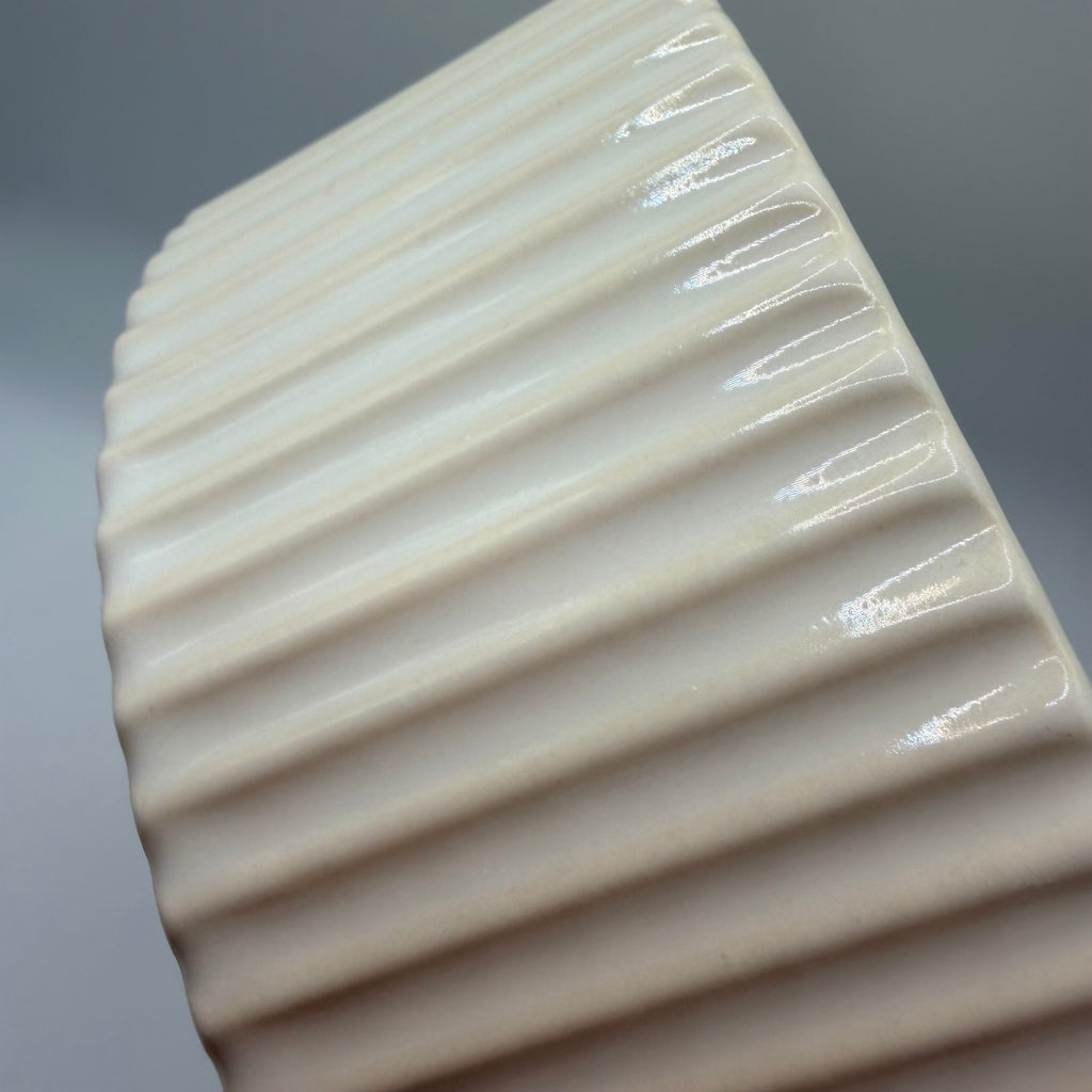 Grooved Soup/Cereal Bowl in Glossy Satin White