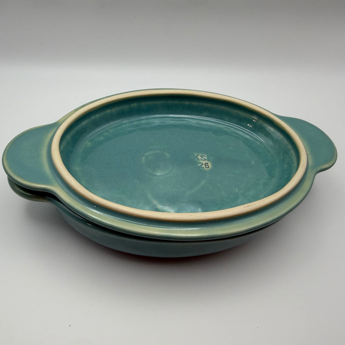 Casserole dish in Light Turquise w/ Lid (1-2 portion size)